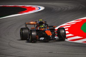 Norris domine les EL2 à Barcelone devant Russell