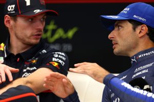 Sainz révèle une clause spéciale dans le contrat de Verstappen