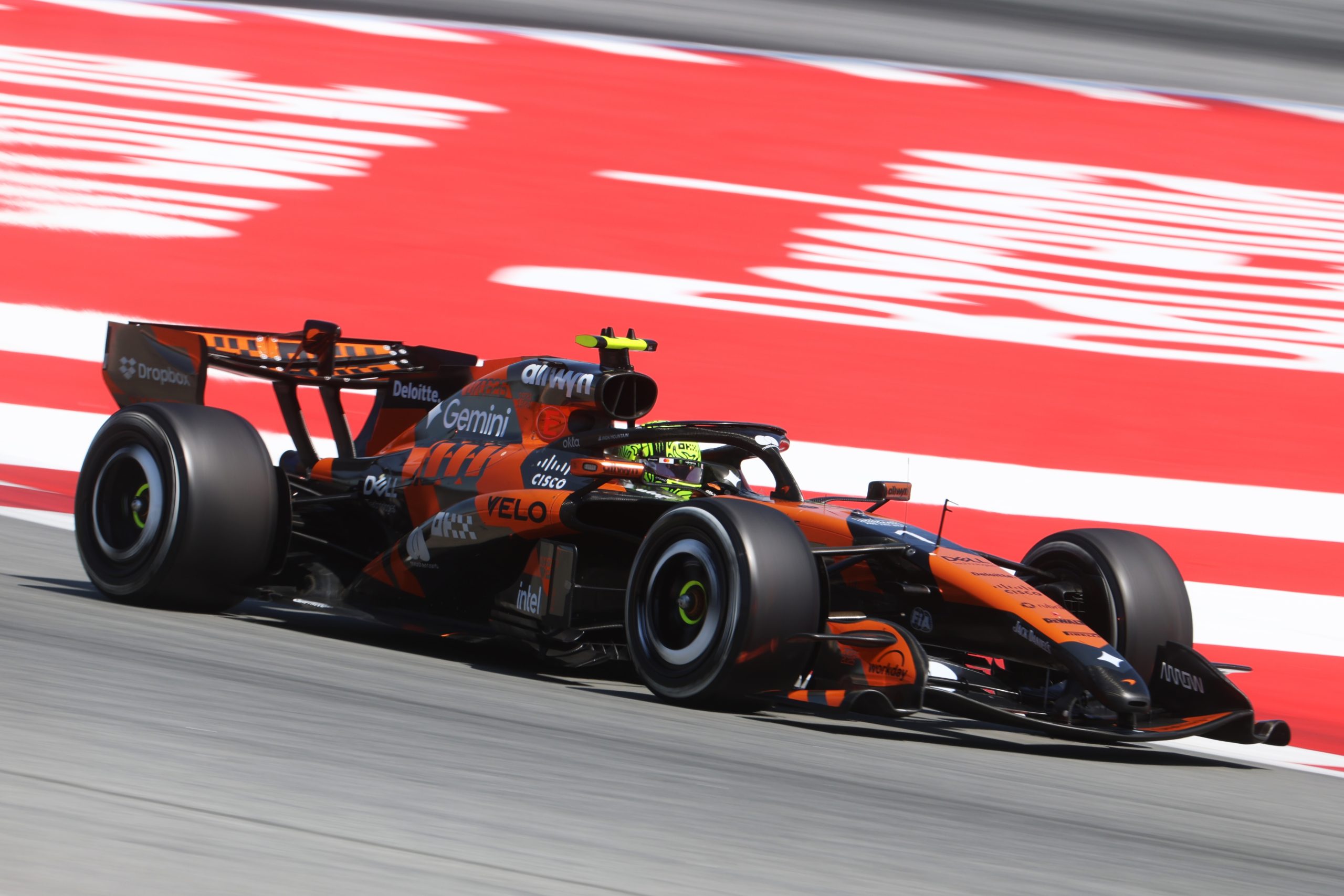 Norris : Ferrari "mettrait tout le monde dans l’embarras" avec un meilleur moteur