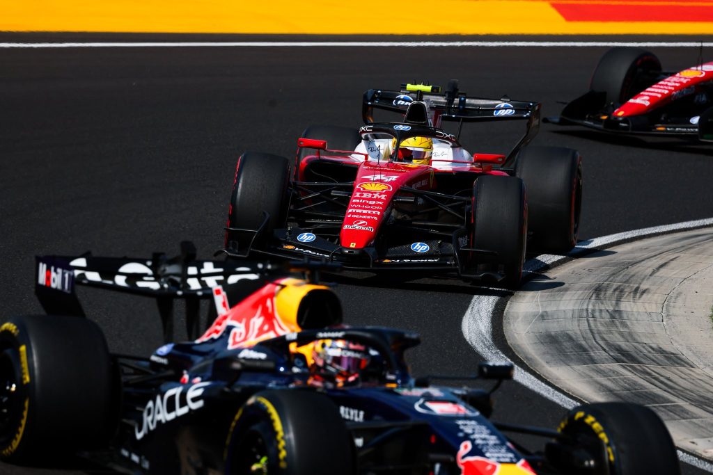 Radio Ferrari : Les excuses de Lewis Hamilton après s&rsquo;être fait dépasser par Verstappen