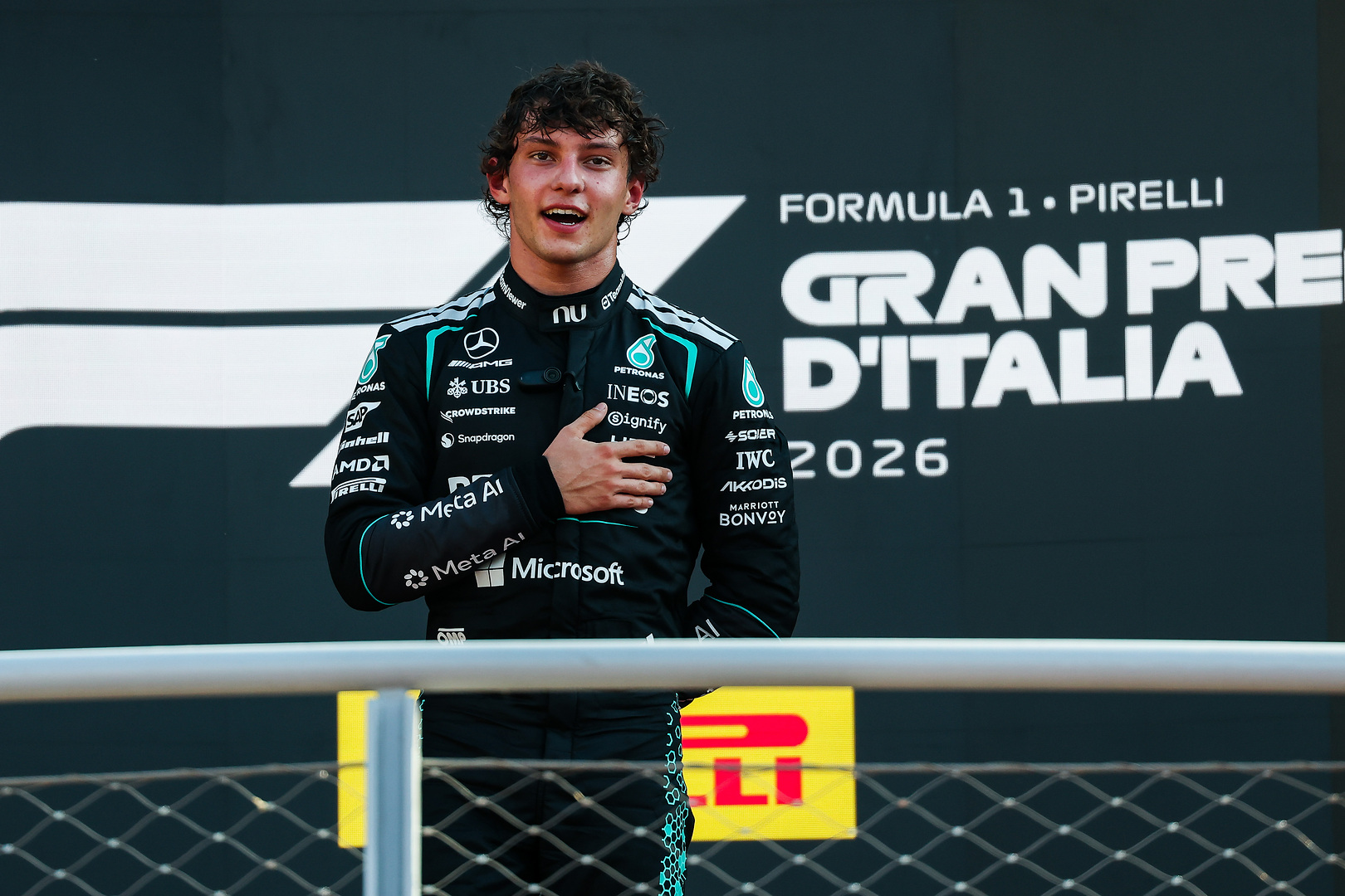Antonelli en larmes après son succès à Monza