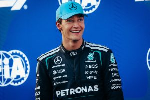 Russell relance la course au titre après son grand chelem à Bakou